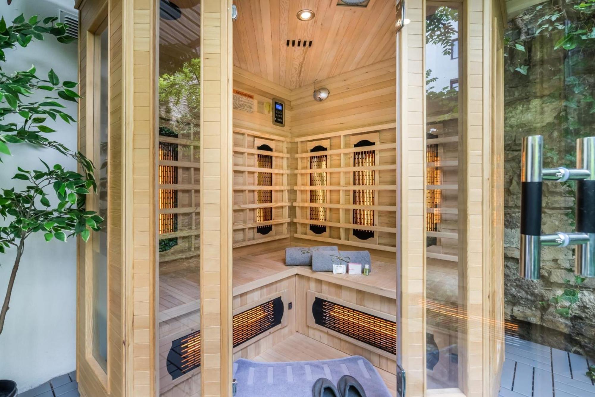 Wellness Wonderland: Garden, Sauna, Jacuzzi In Cbd Budapeşte Dış mekan fotoğraf