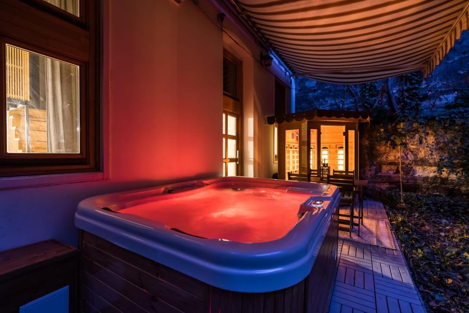 Wellness Wonderland: Garden, Sauna, Jacuzzi In Cbd Budapeşte Dış mekan fotoğraf